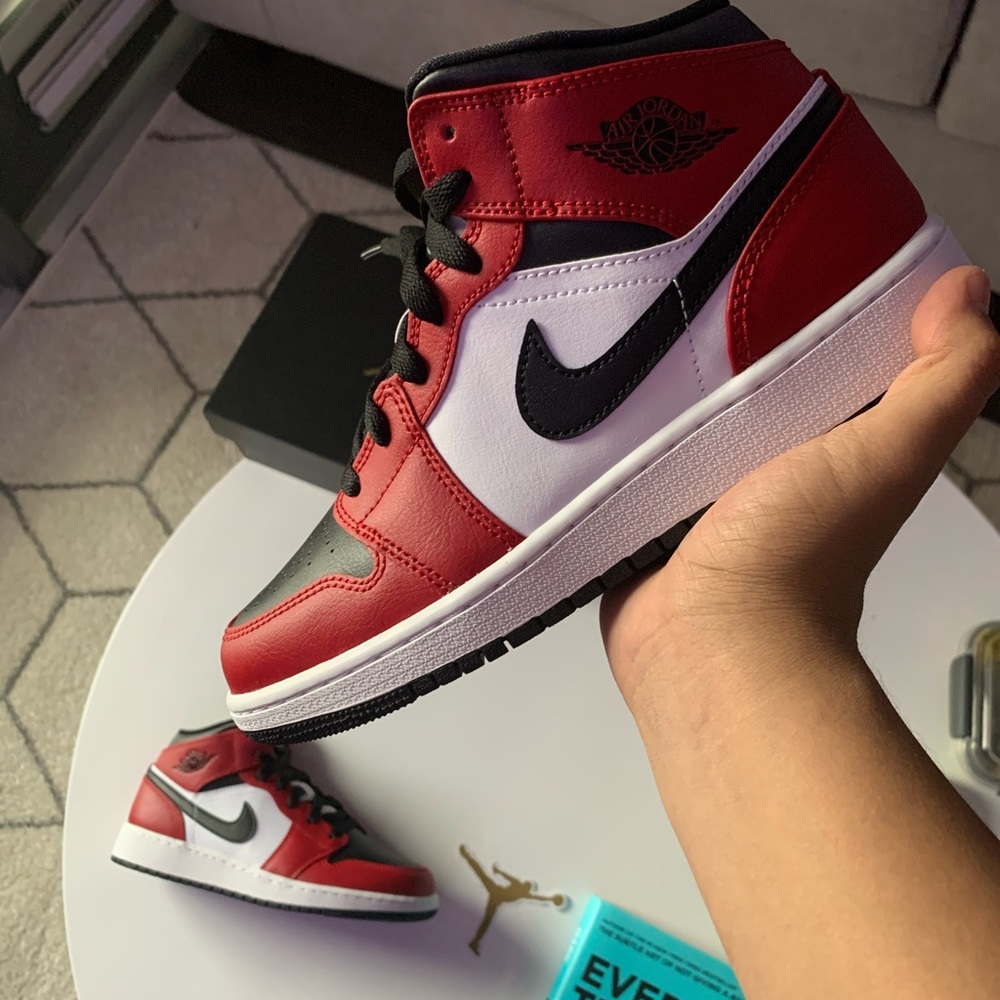 Jordan 1 Mid Chicago Toe
